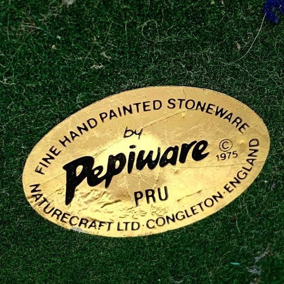 1970's Hand painted PEPIWARE stoneware shy owl with hat and roses - Picture 3 of 10